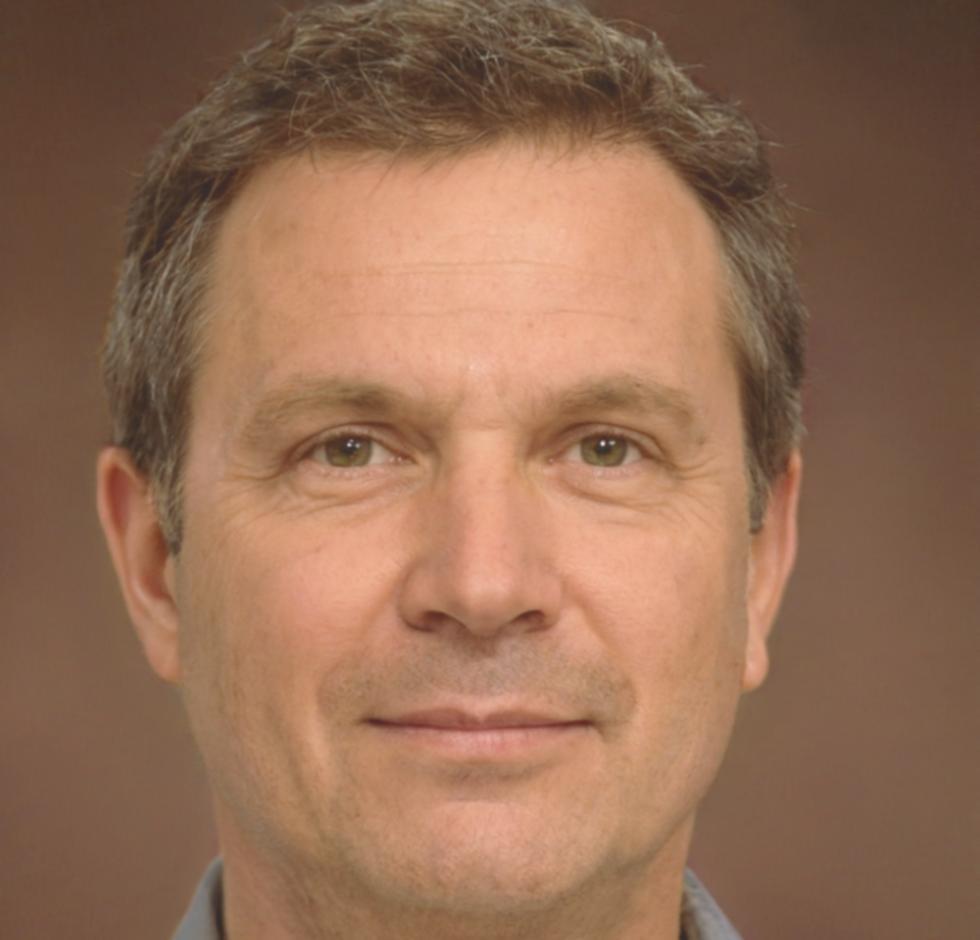 Dr. Marcus Weber - Leitender Finanzanalyst